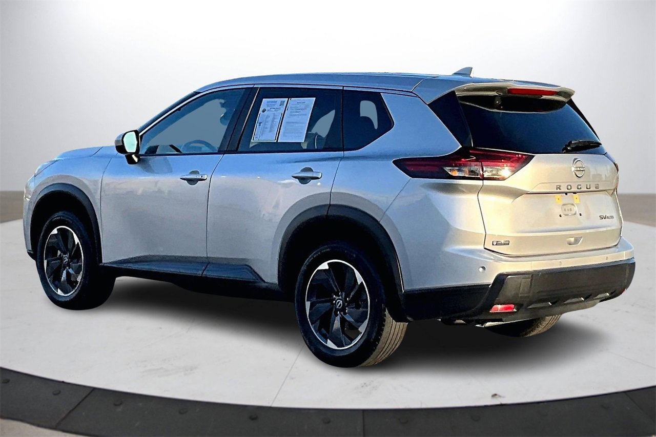 Used 2024 Nissan Rogue SV image 6