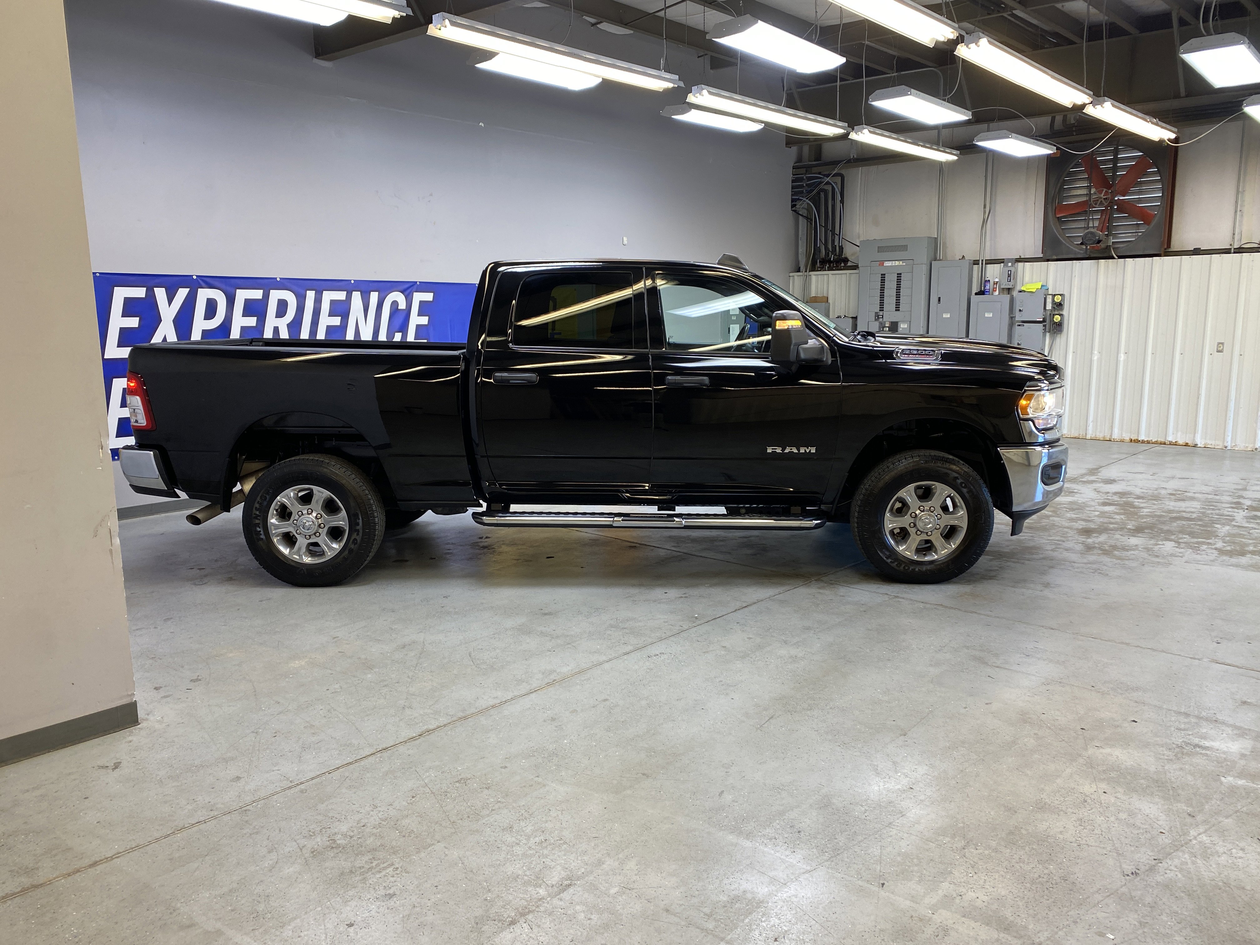 Used 2024 RAM 2500 Big Horn w/ Bed Utility Group image 8