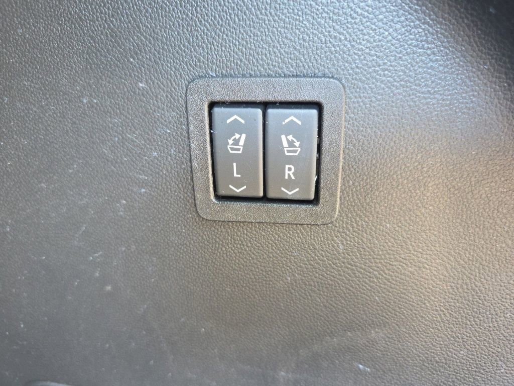 Used 2024 Buick Enclave Avenir w/ Avenir Technology Package image 41