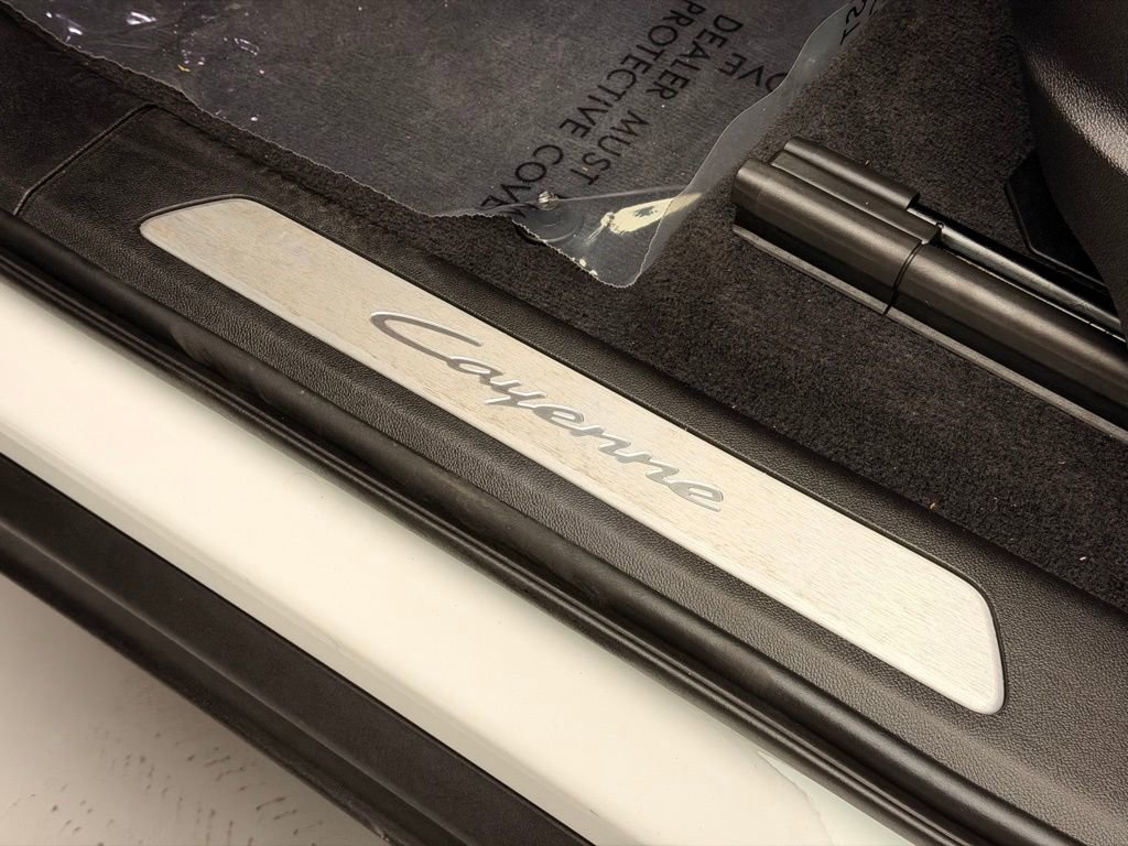 Used 2024 Porsche Cayenne Coupe image 23