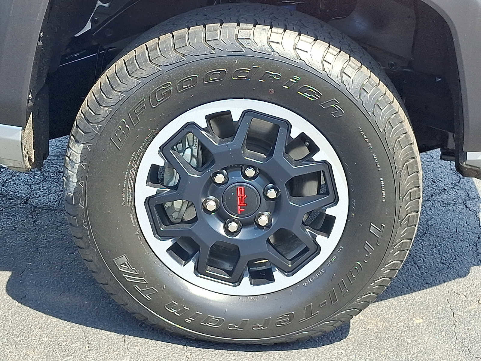Used 2024 Toyota Tacoma TRD Off-Road AWD/4WD image 8