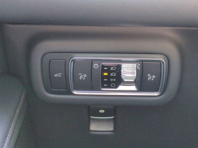 Used 2024 Lincoln Nautilus Reserve w/ Equipment Group 202A image 21