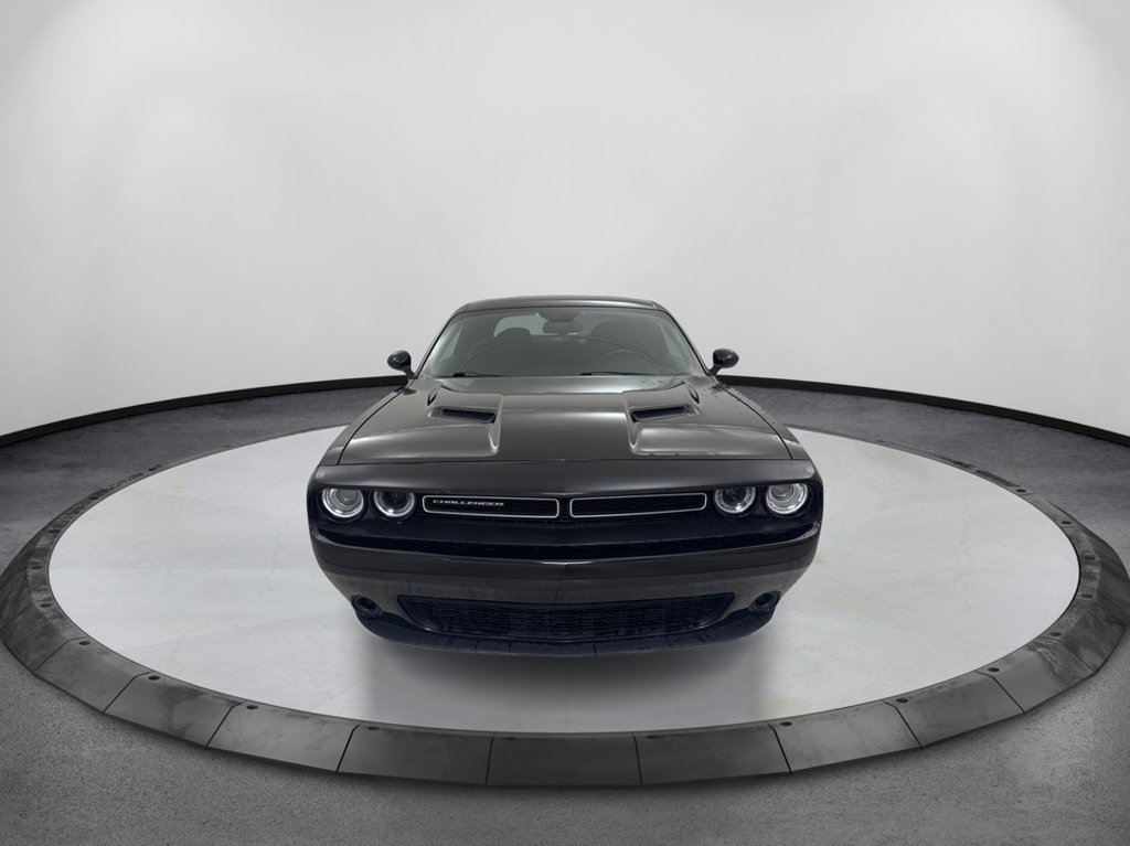Used 2023 Dodge Challenger SXT RWD image 2
