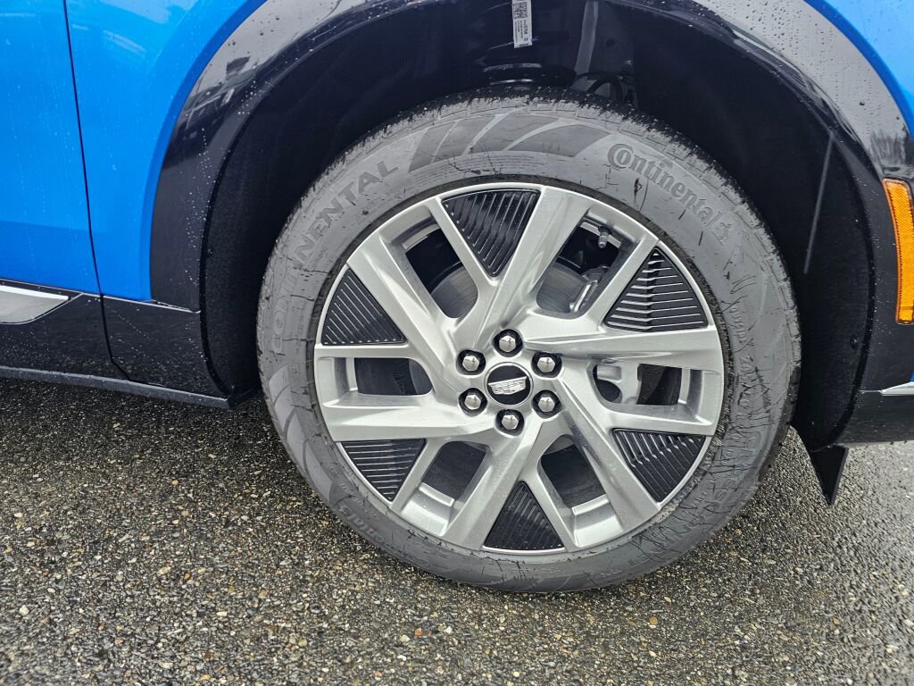 New 2026 Cadillac Optiq Luxury 1 image 14