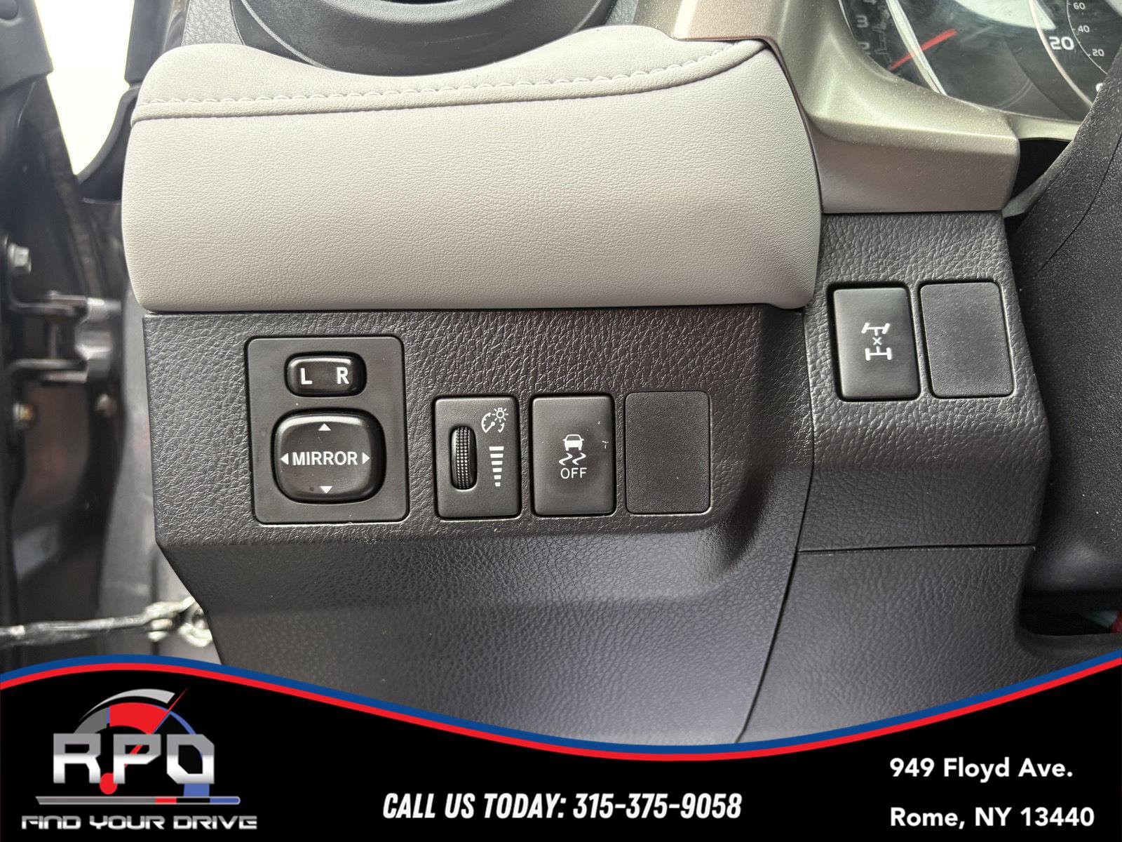 Used 2015 Toyota RAV4 XLE AWD/4WD image 27