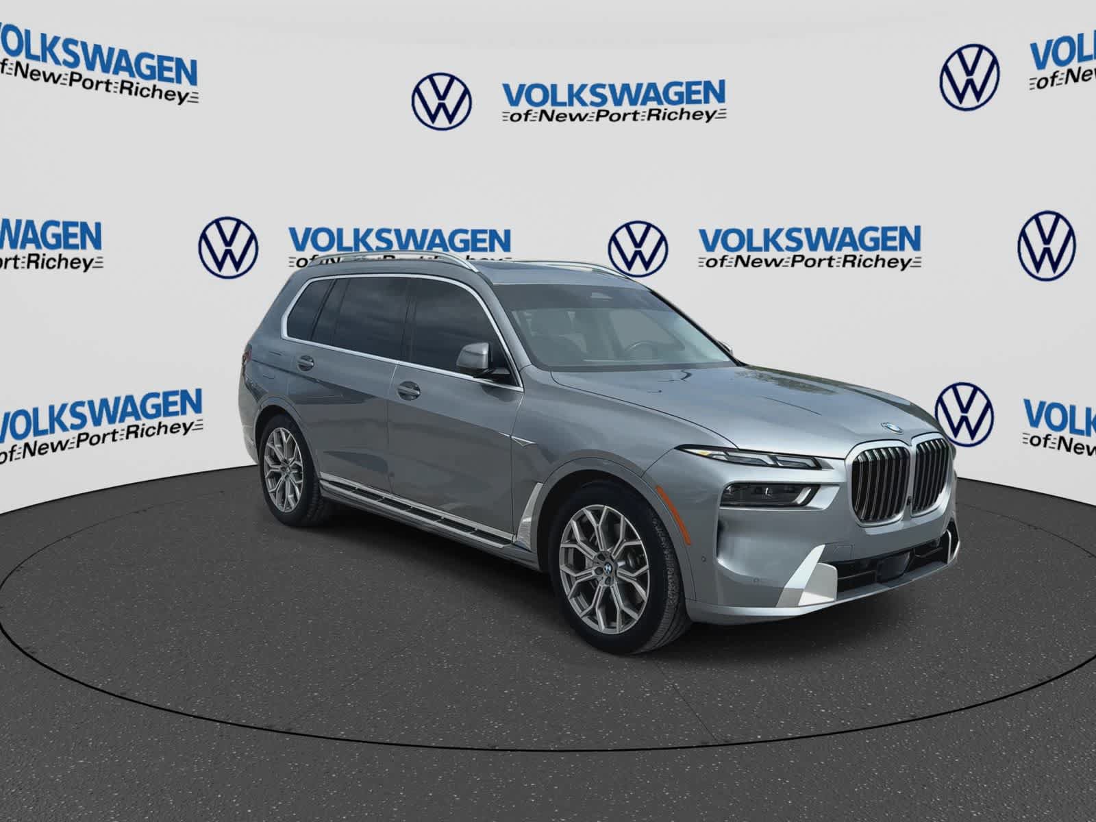 Used 2024 BMW X7 xDrive40i AWD/4WD image 2