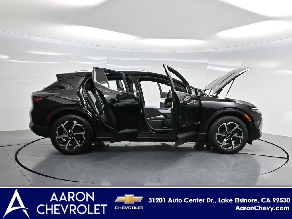 Used 2026 Chevrolet Equinox EV LT FWD image 3