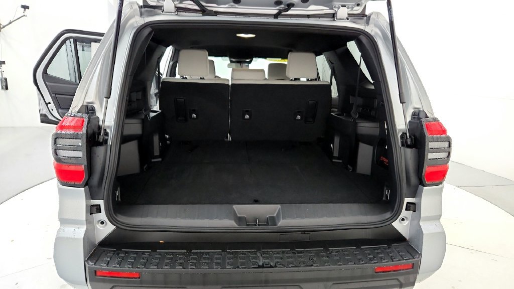 Certified 2025 Toyota 4Runner SR5 AWD/4WD image 18