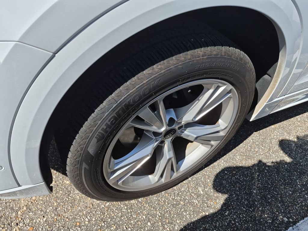 Used 2023 Audi Q8 Premium AWD/4WD image 6