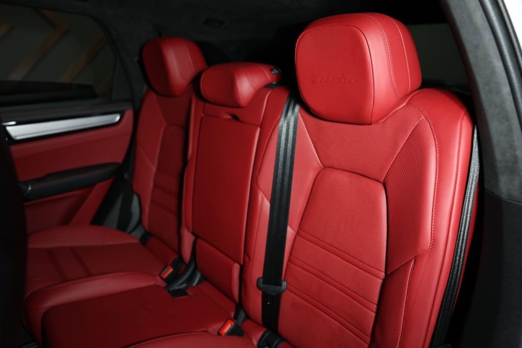 Used 2022 Porsche Cayenne Turbo image 5