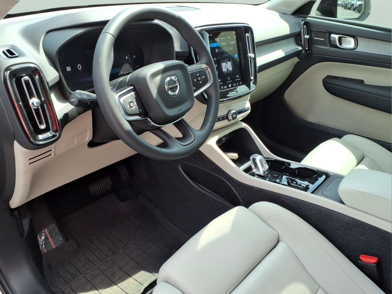 Used 2024 Volvo XC40 B5 Ultimate w/ Protection Package Premier AWD/4WD image 22