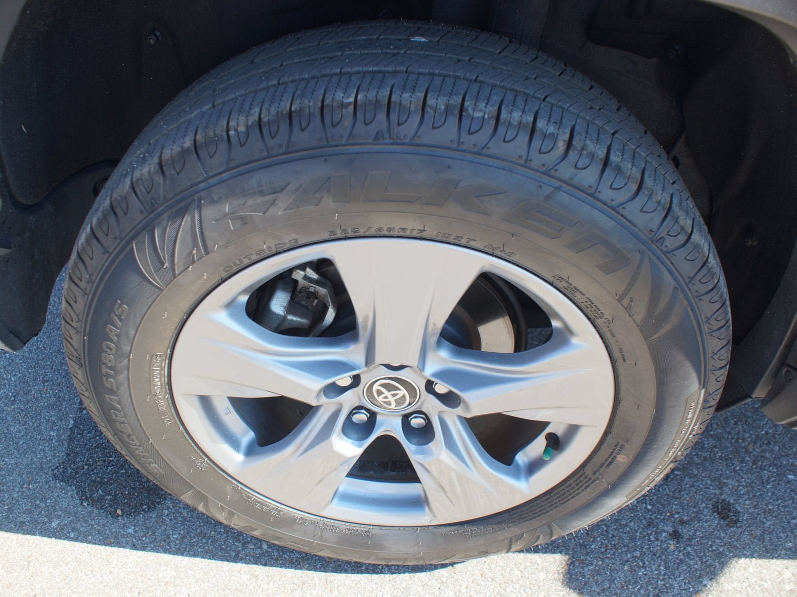 Used 2025 Toyota RAV4 XLE AWD/4WD image 25