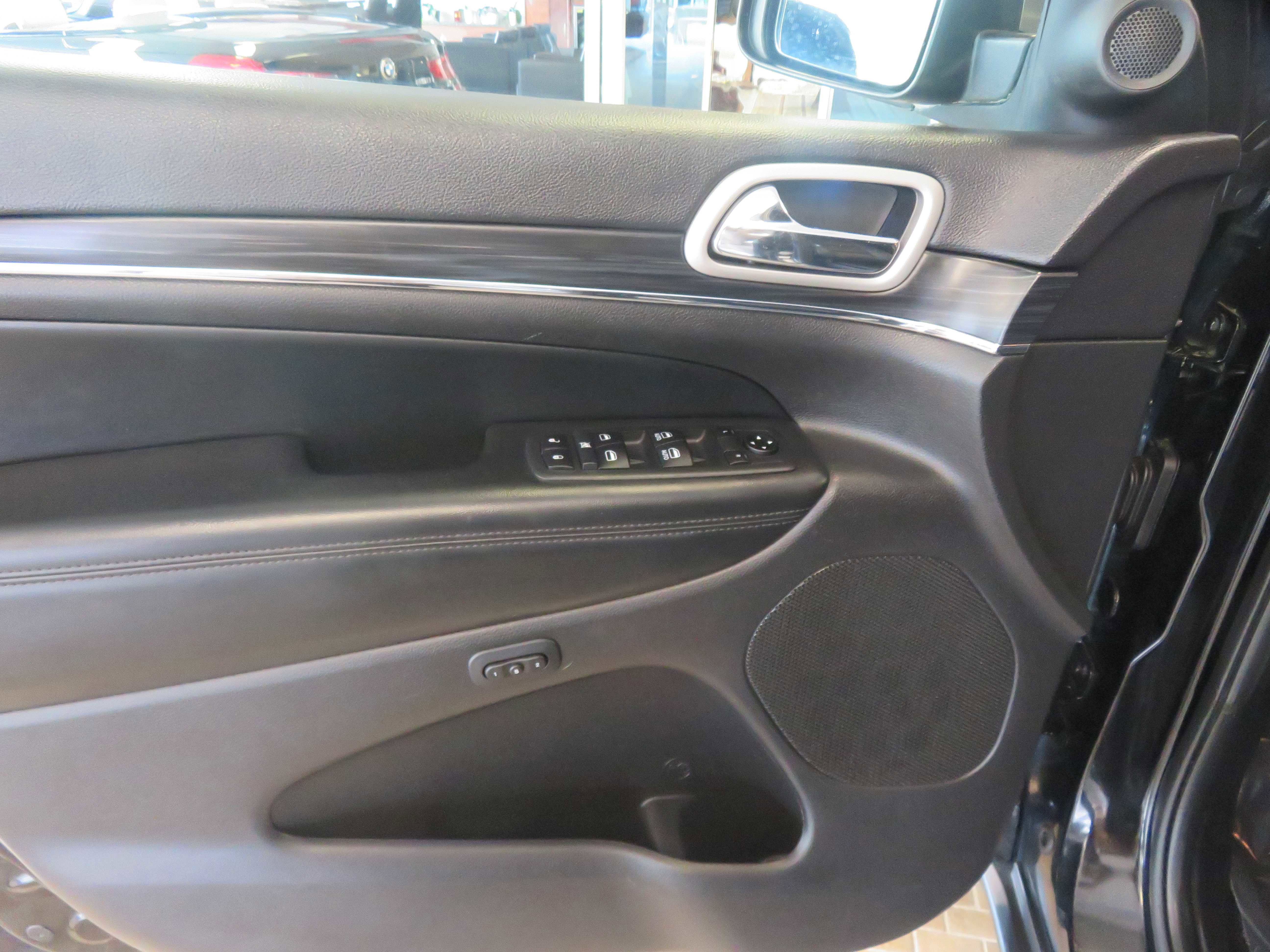 Used 2020 Jeep Grand Cherokee Limited w/ Trailer Tow Group IV image 14