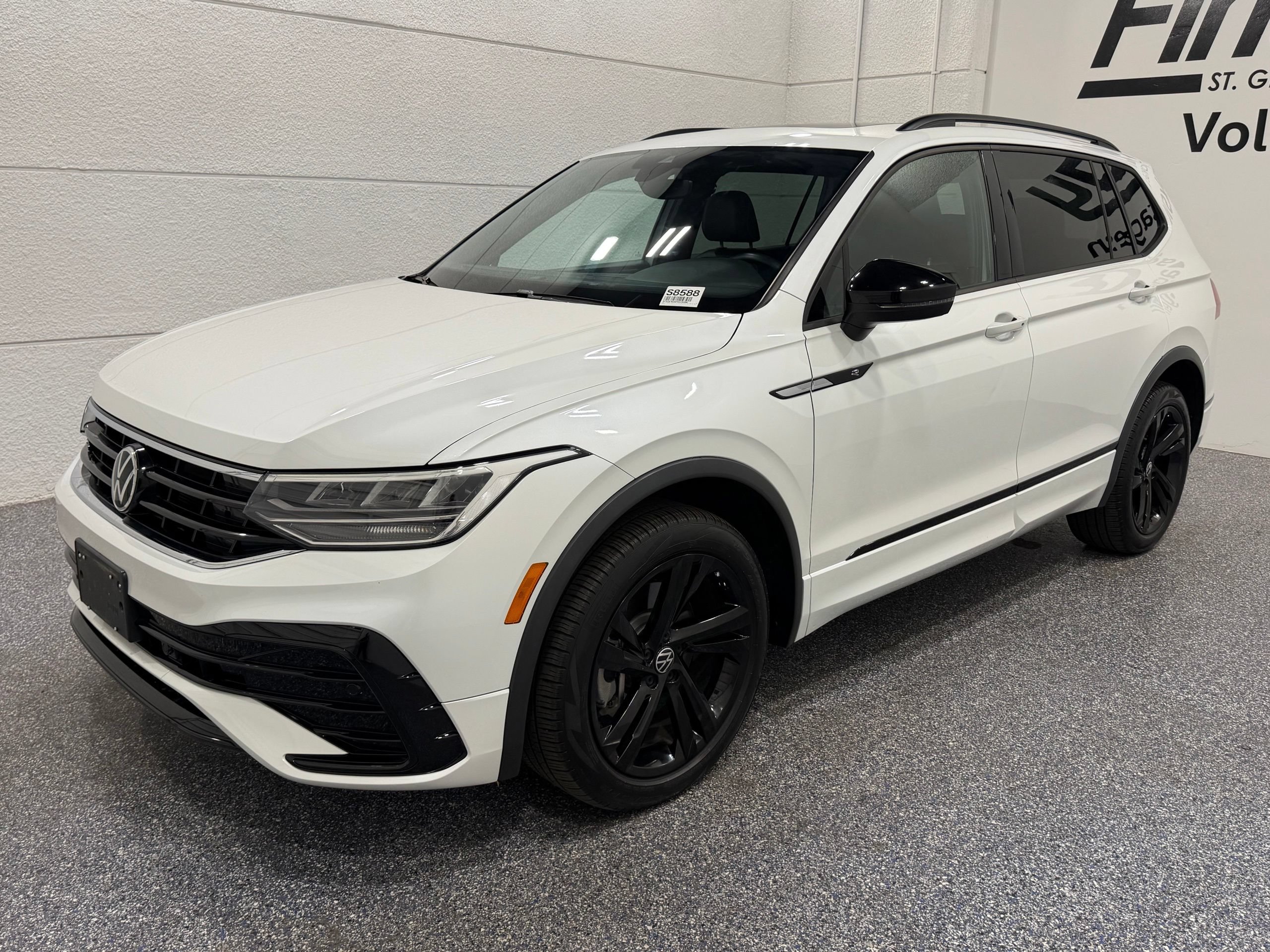 Certified 2023 Volkswagen Tiguan SE R-Line