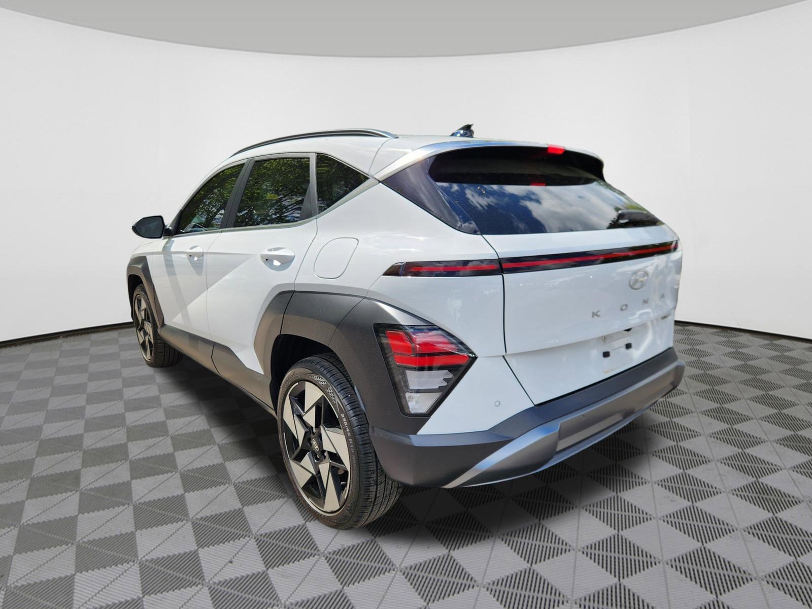 Certified 2024 Hyundai Kona Limited AWD/4WD image 3