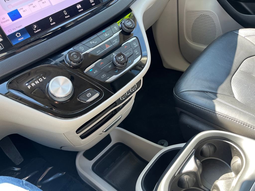 Used 2022 Chrysler Pacifica Touring-L image 24