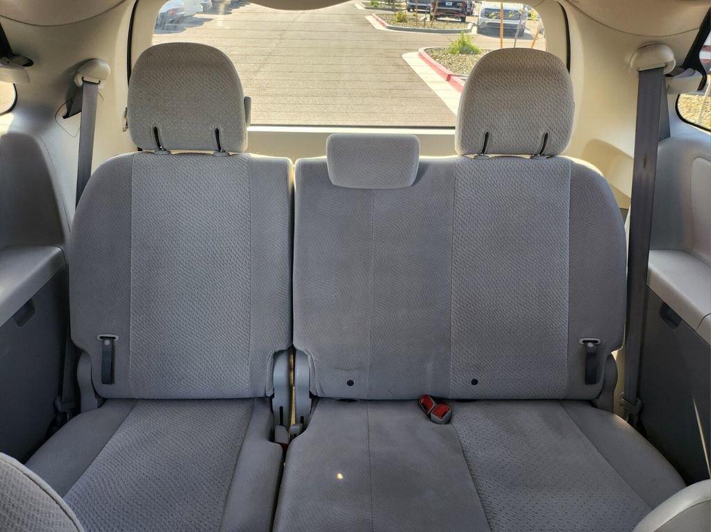 Used 2012 Toyota Sienna LE w/ Towing Pkg FWD image 24
