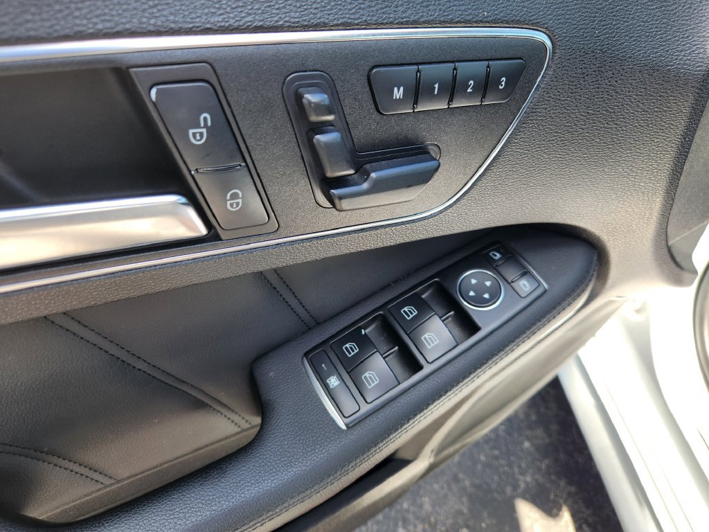 Used 2013 Mercedes-Benz E 350 4MATIC Sedan image 28