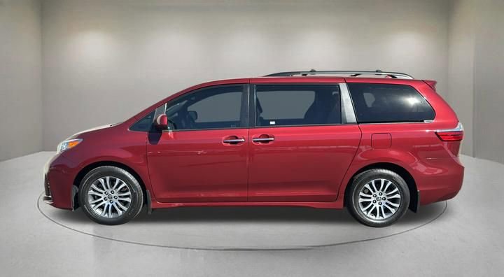 Used 2020 Toyota Sienna XLE w/ XLE Navigation Package FWD image 5