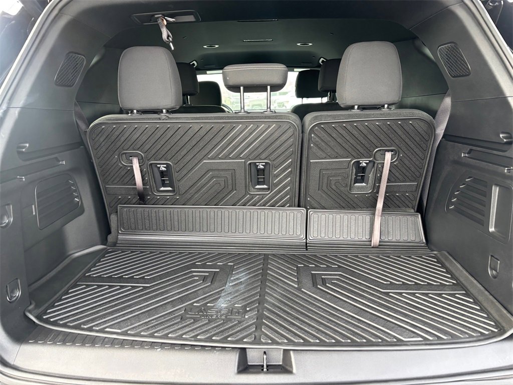 Used 2025 Chevrolet Traverse LT image 29