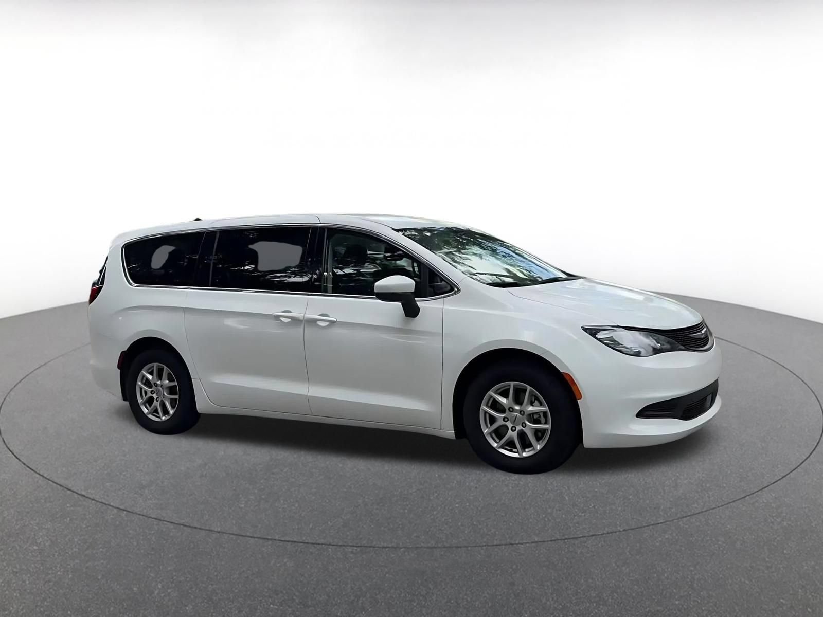 Used 2023 Chrysler Voyager LX FWD video 2