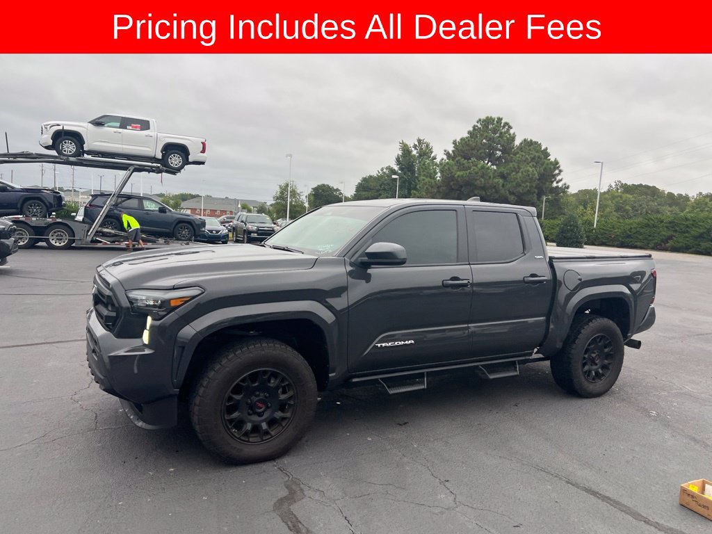 Used 2025 Toyota Tacoma SR5 AWD/4WD image 5