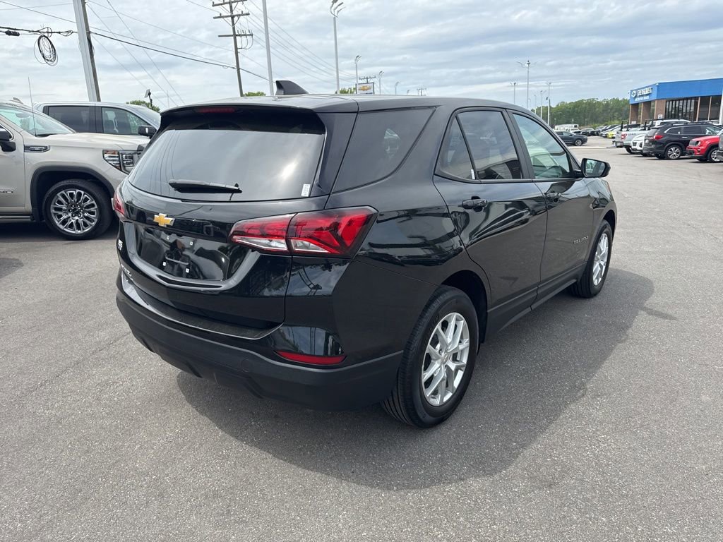 Used 2024 Chevrolet Equinox LS w/ LS Convenience Package FWD image 5