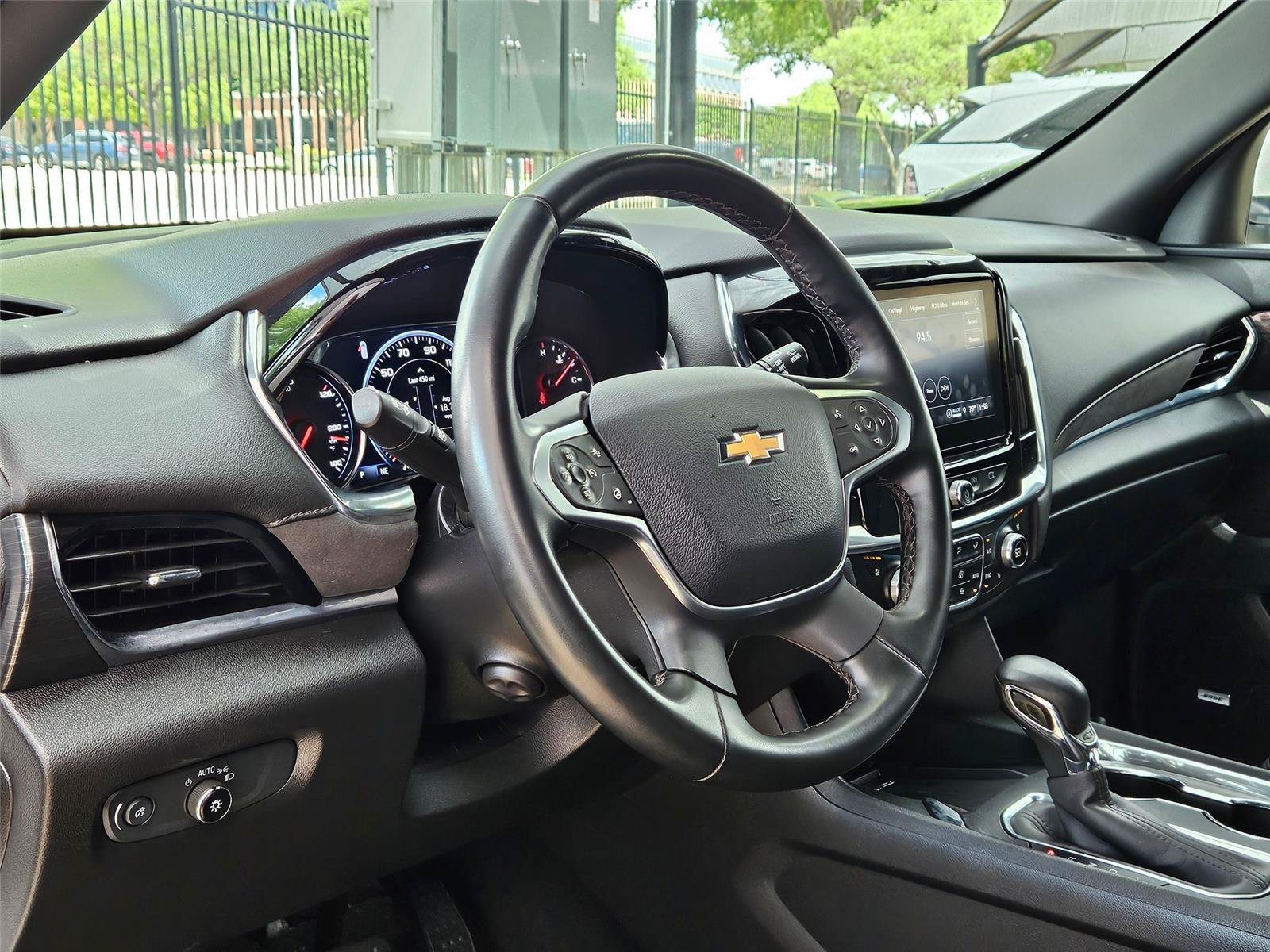 Used 2023 Chevrolet Traverse High Country AWD/4WD image 9