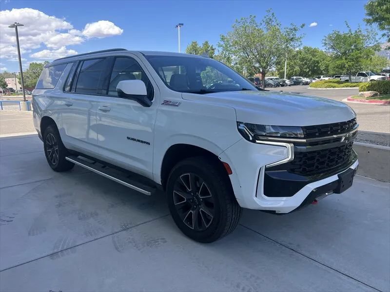 Used 2022 Chevrolet Suburban Z71 w/ Luxury Package AWD/4WD image 2