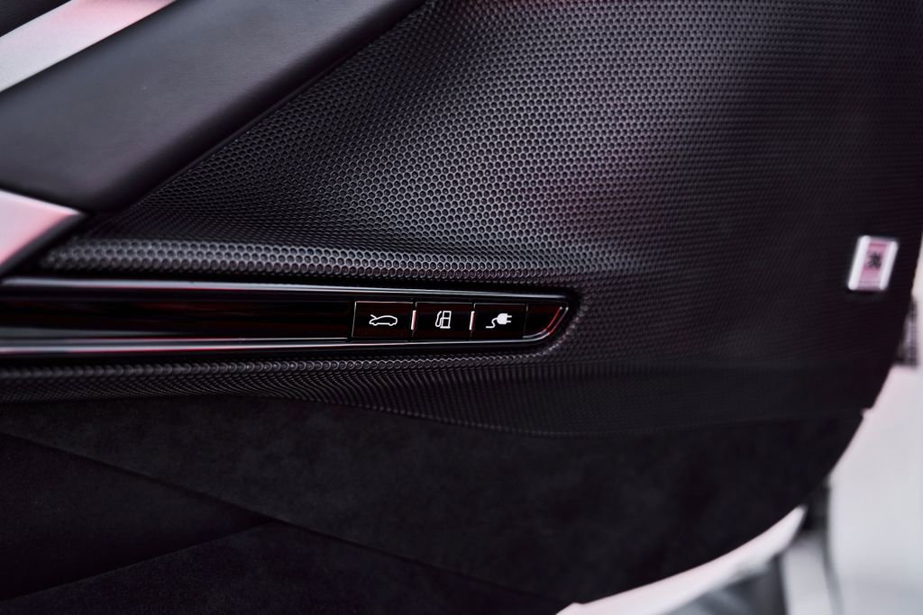 Used 2025 Ferrari SF90 Spider AWD/4WD image 37