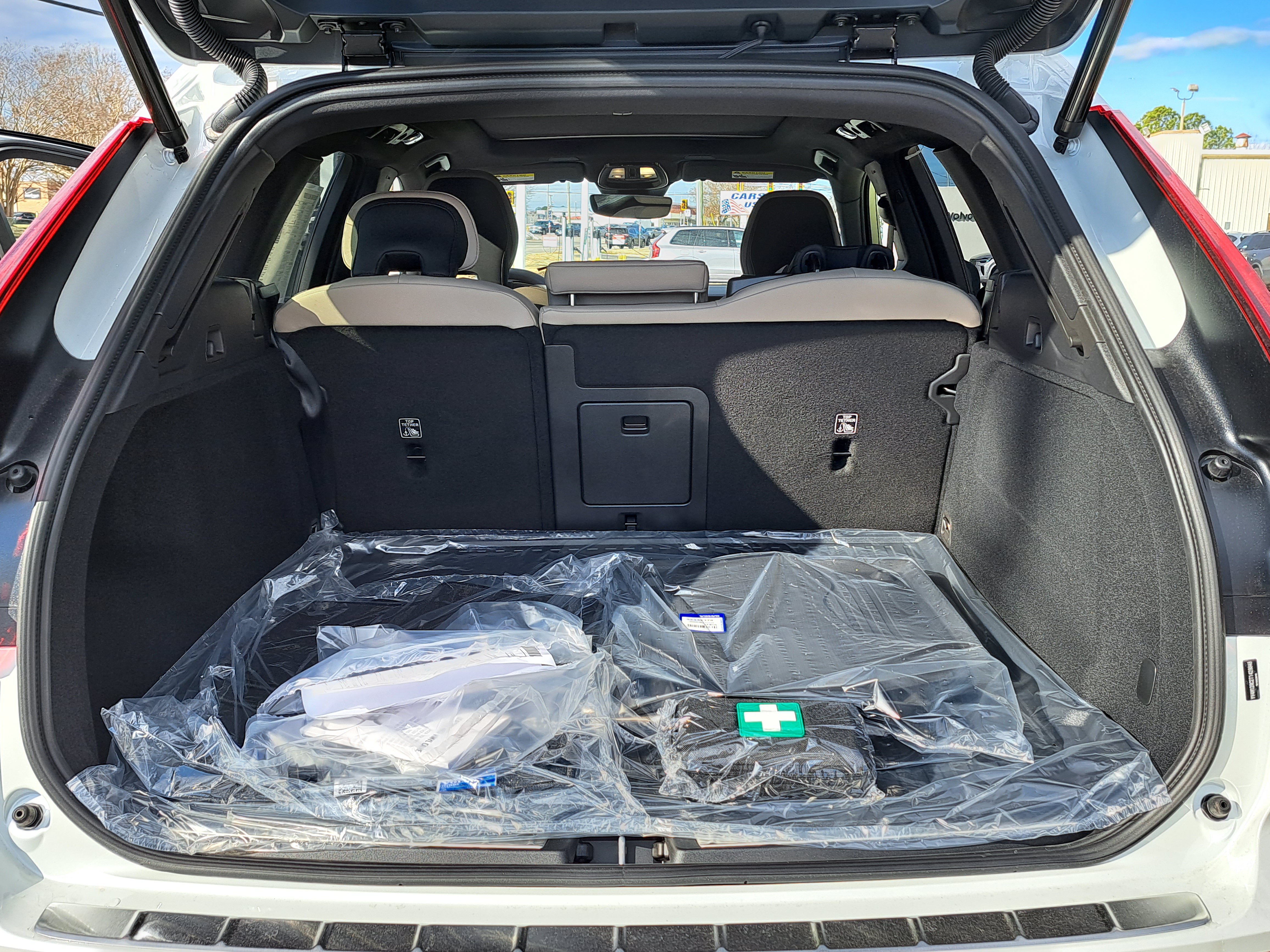 New 2026 Volvo XC60 B5 Plus w/ Protection Package Premier AWD/4WD image 8