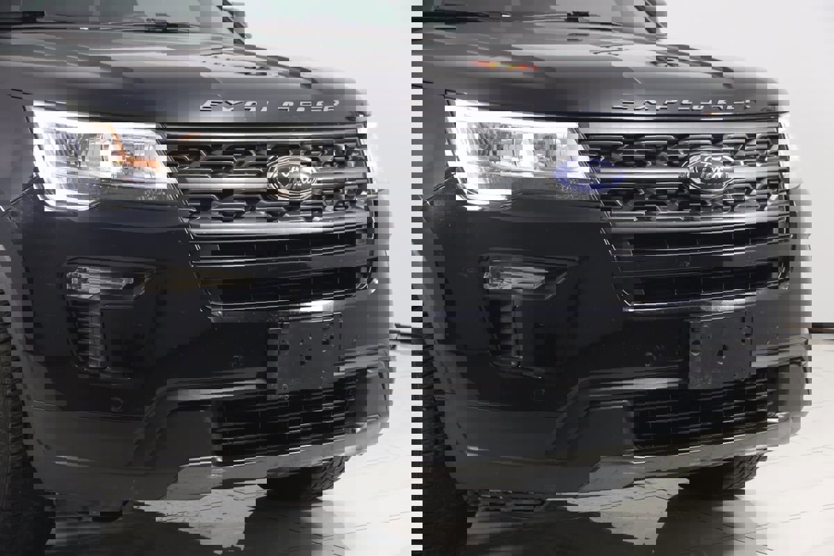 Used 2018 Ford Explorer XLT w/ Equipment Group 202A image 37