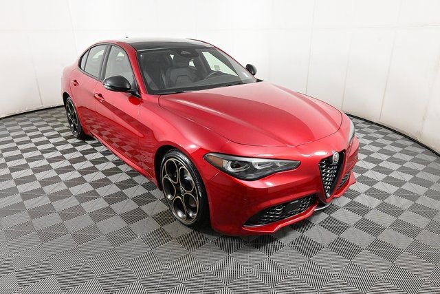 New 2025 Alfa Romeo Giulia w/ Driving Assist Package RWD image 5