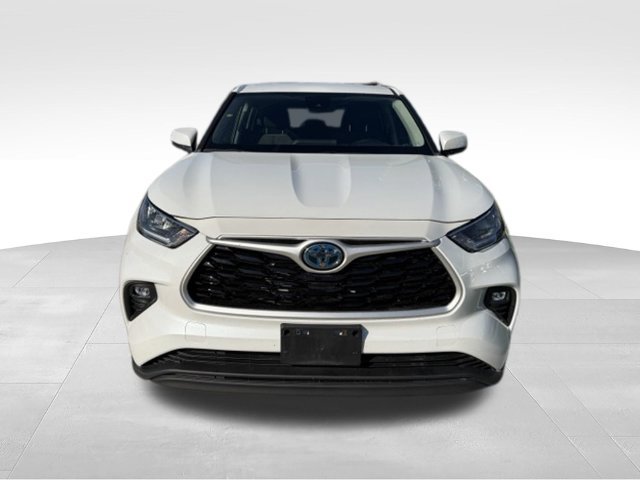Used 2022 Toyota Highlander LE AWD/4WD image 2