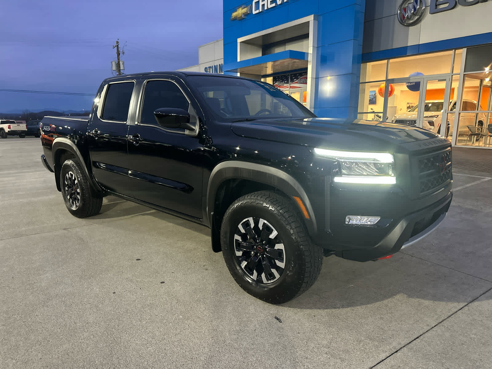 Used 2024 Nissan Frontier PRO-4X w/ Technology Package image 1