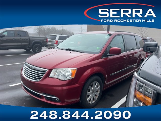 Used 2014 Chrysler Town & Country Touring image 1