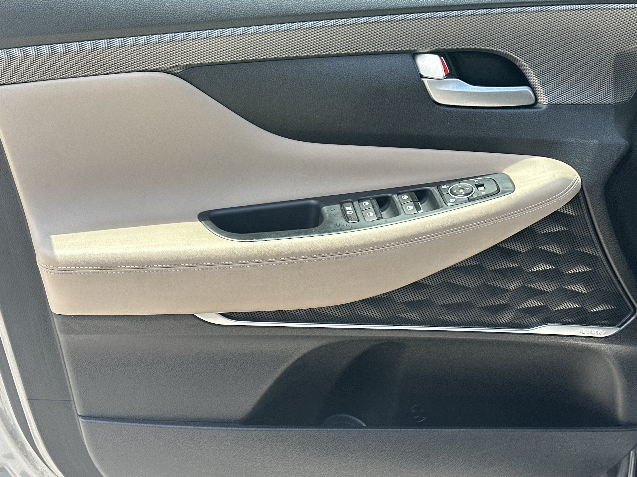 Used 2019 Hyundai Santa Fe Limited FWD image 10