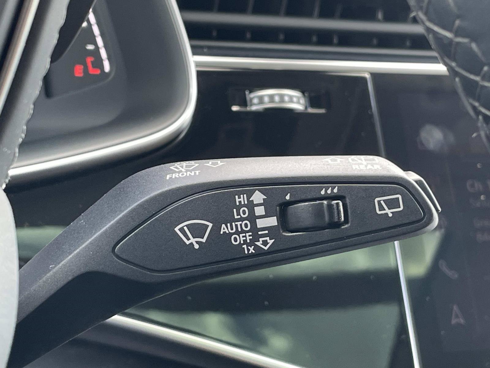 Used 2025 Audi Q8 Premium Plus image 27