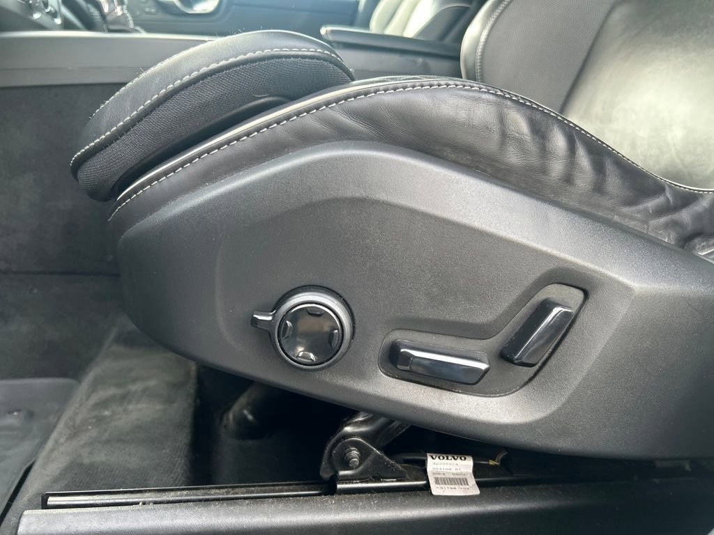 Used 2020 Volvo XC60 T5 R-Design w/ Protection Package Premier image 15