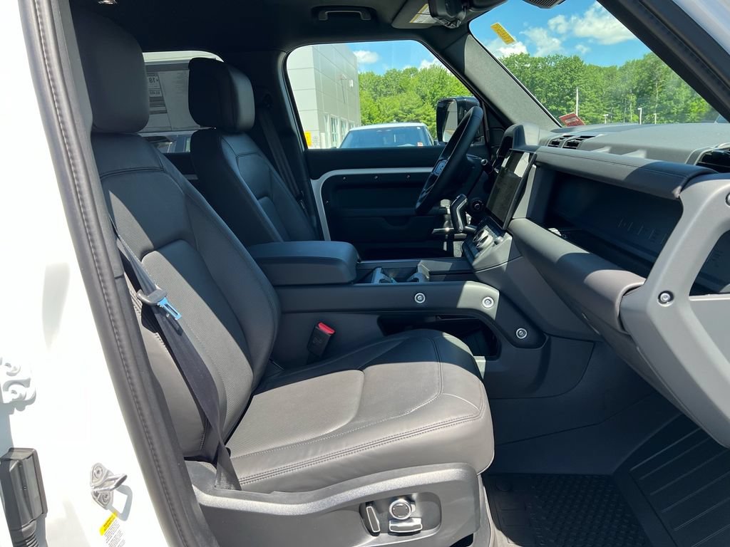 New 2026 Land Rover Defender 130 X-Dynamic SE AWD/4WD image 26