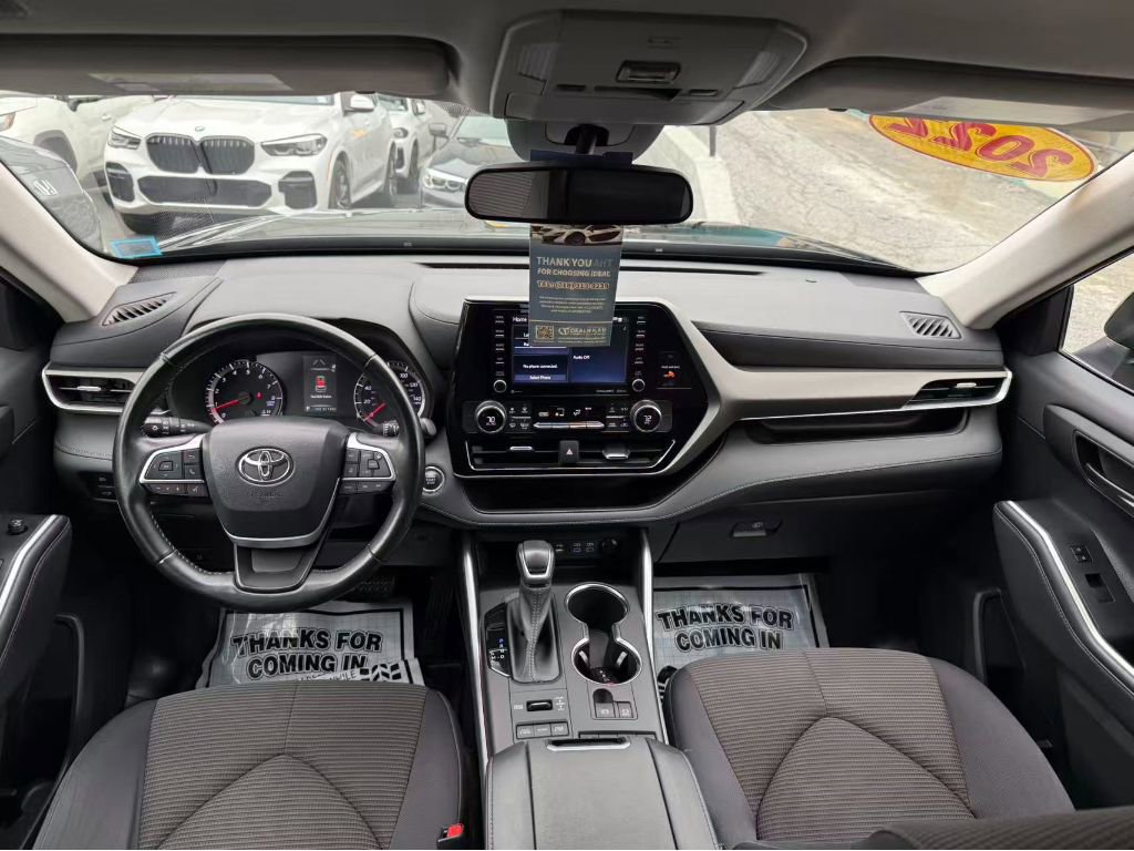 Used 2022 Toyota Highlander LE image 11