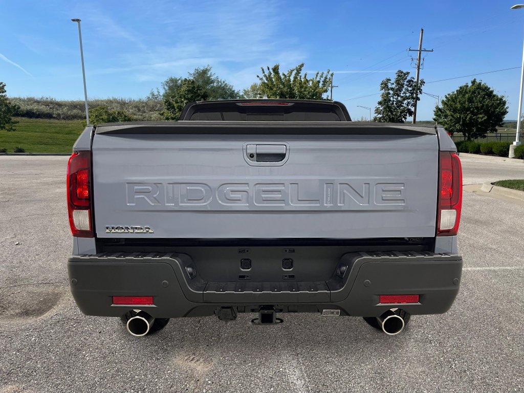 New 2026 Honda Ridgeline Black Edition image 4