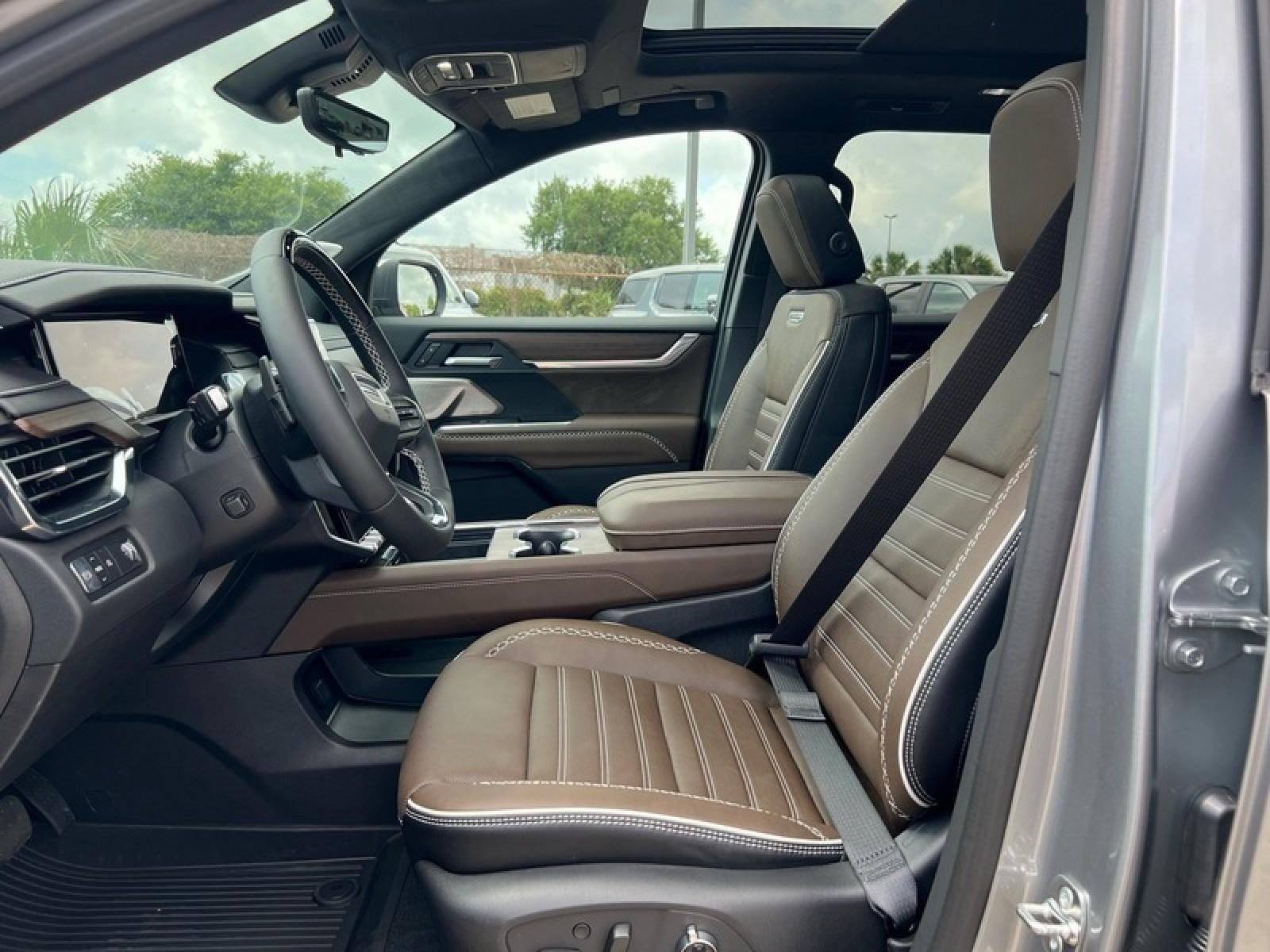 New 2026 GMC Acadia Denali Ultimate w/ LPO, Floor Liner Package FWD image 24