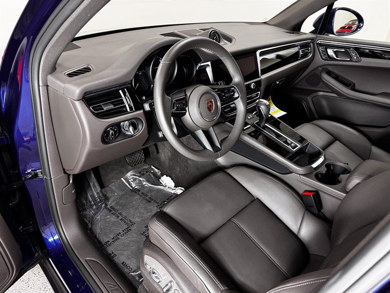 Used 2025 Porsche Macan w/ Premium Package Plus AWD/4WD image 28