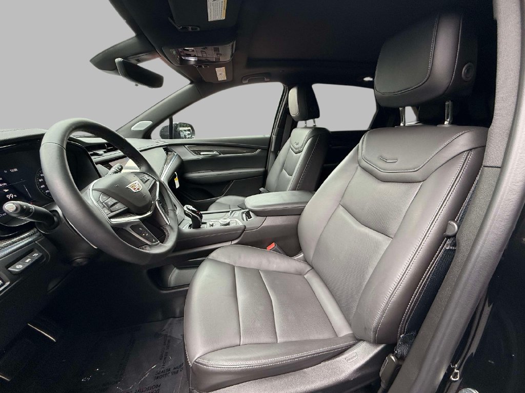 Certified 2026 Cadillac XT5 Sportv w/ LPO, Floor Liner Package AWD/4WD image 2