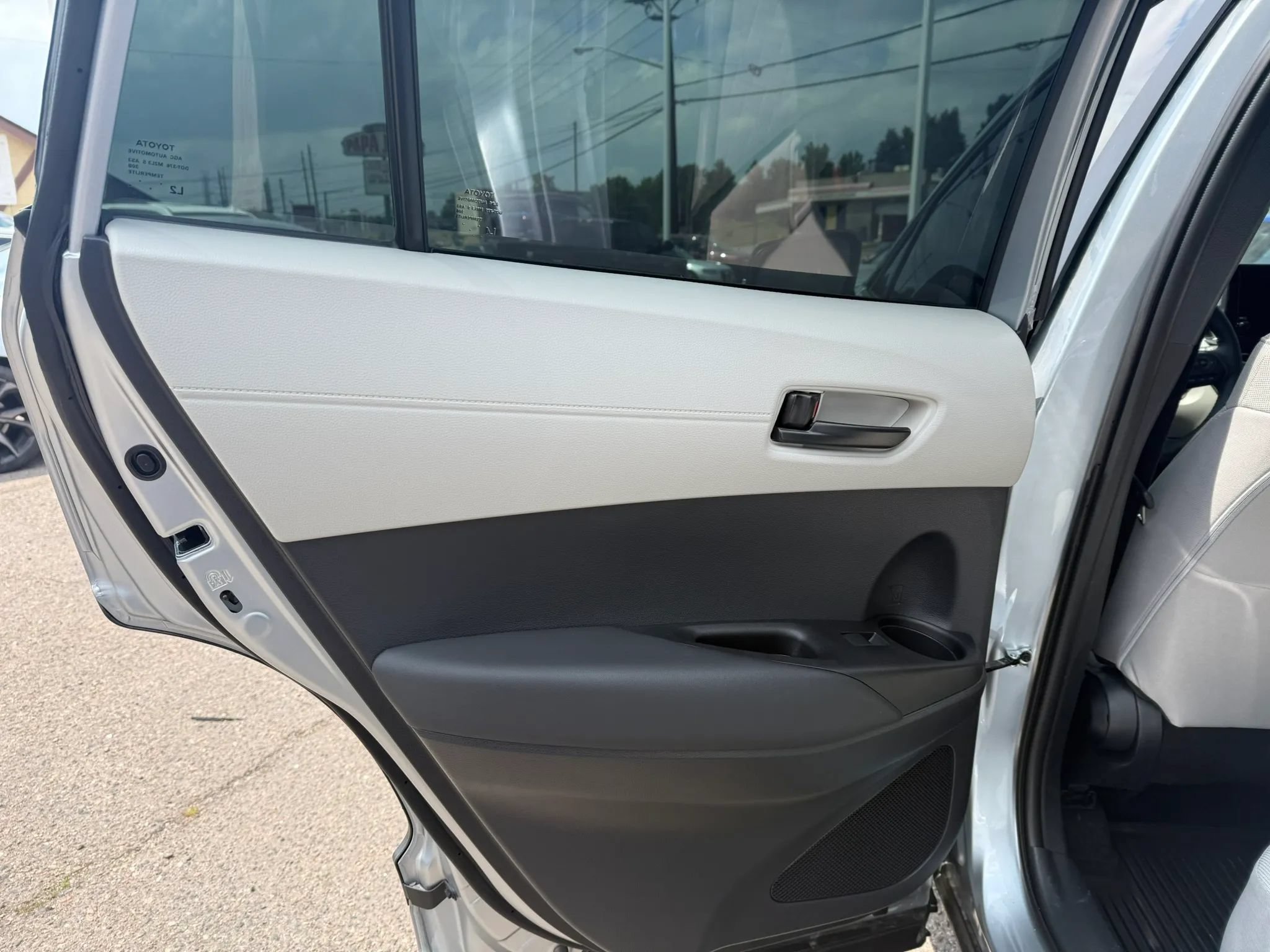 Used 2026 Toyota Corolla Cross LE FWD image 14