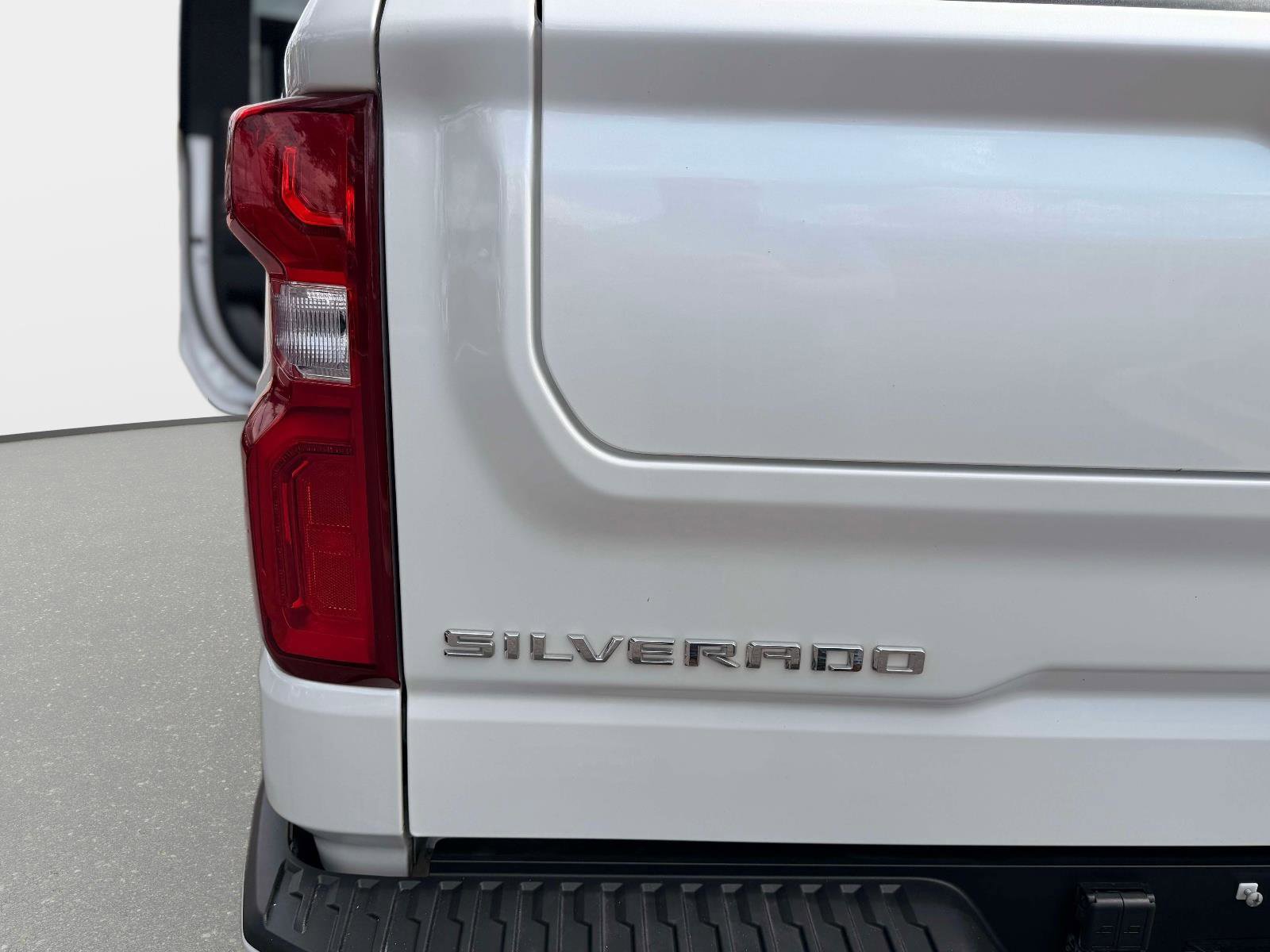 Used 2025 Chevrolet Silverado 1500 High Country w/ Technology Package AWD/4WD image 20