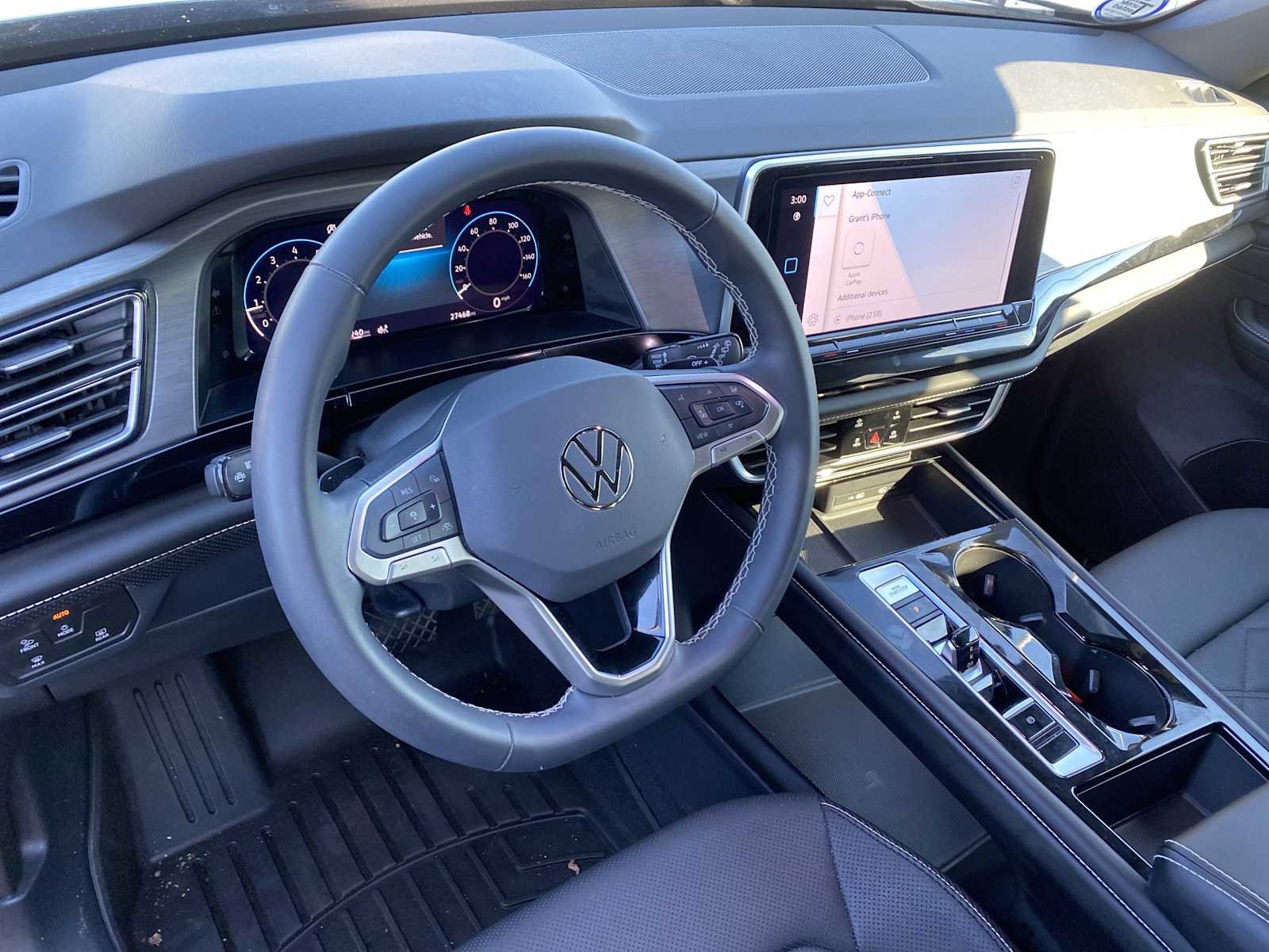 Used 2024 Volkswagen Atlas Cross Sport SE image 12