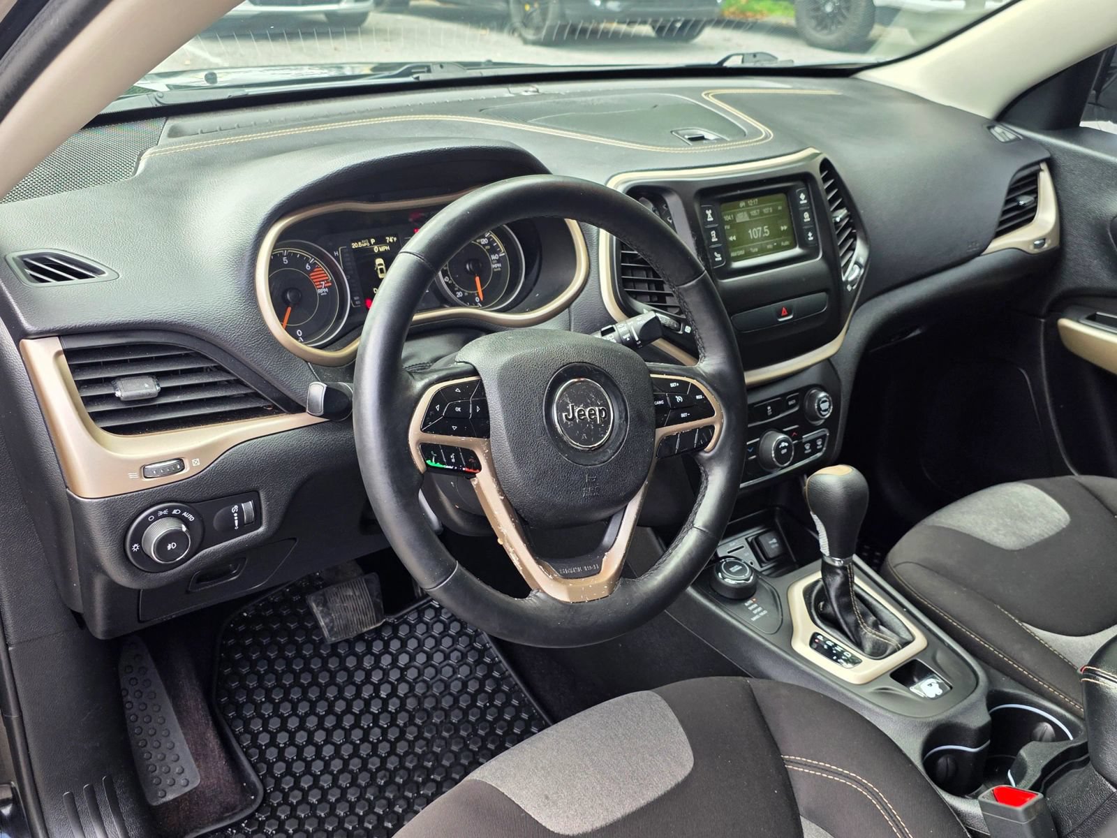 Used 2018 Jeep Cherokee Latitude w/ Altitude Package AWD/4WD image 11