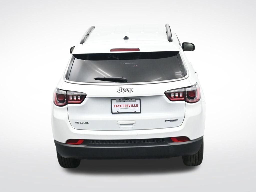 Used 2025 Jeep Compass Latitude image 27